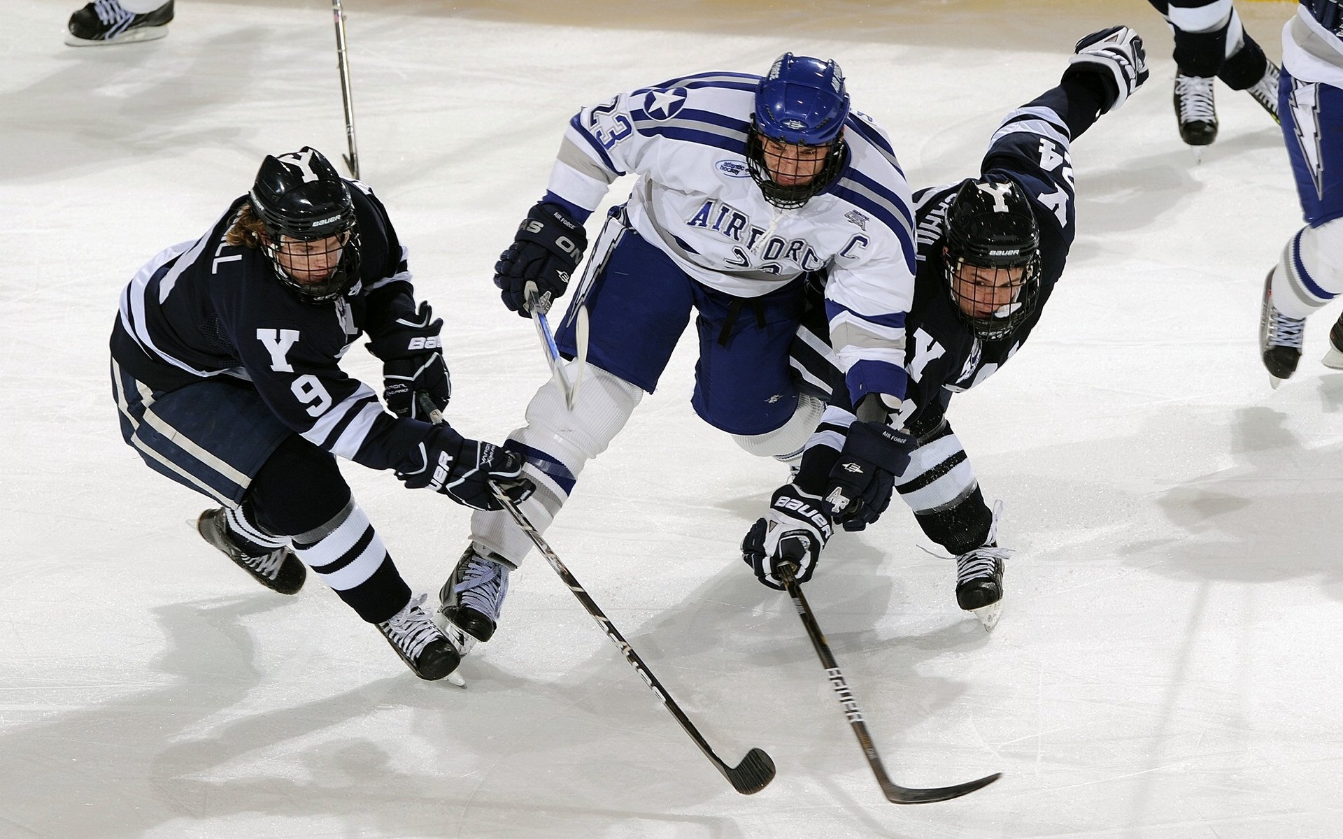 爱游戏娱乐-积分榜分析：谁是潜在黑马，谁将提前告别赛季？，积分赛最强阵容2020
